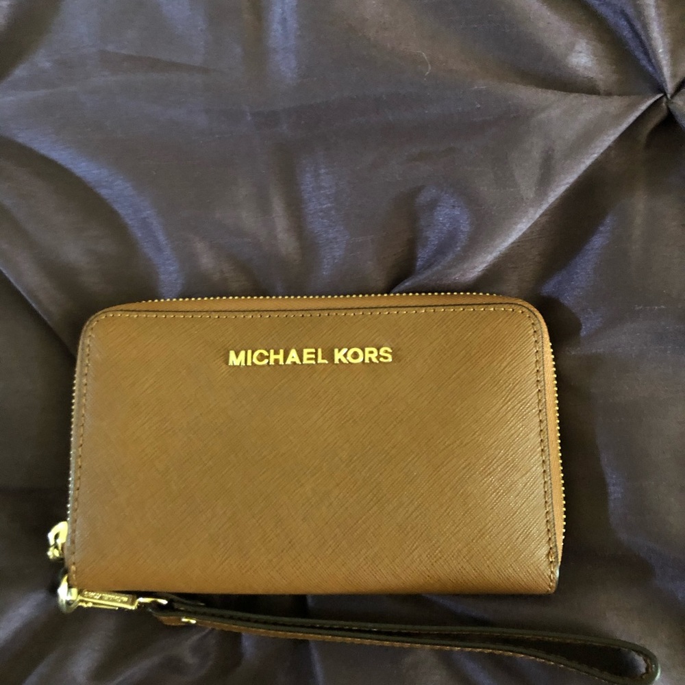 Michael Kors wristlet